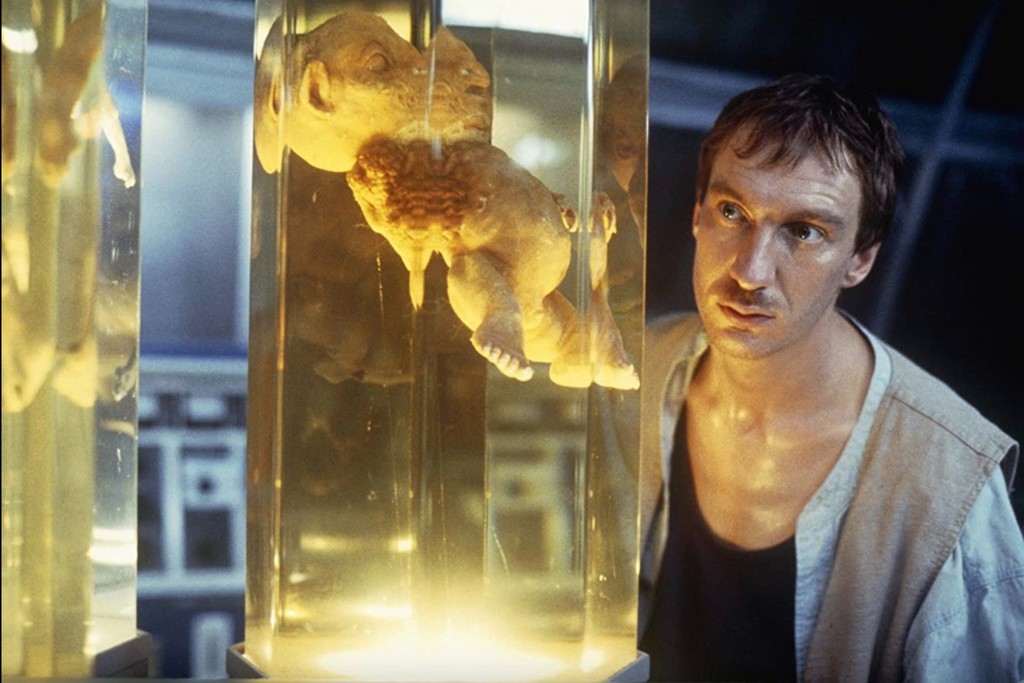 Richard Thewlis in Island of Doctor Moreau